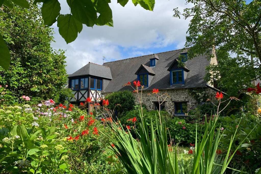 Maison En Pierre Dans Son Nid De Verdure Roz-Landrieux Zewnętrze zdjęcie