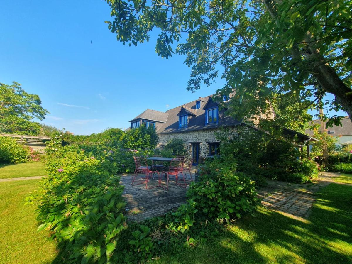 Maison En Pierre Dans Son Nid De Verdure Roz-Landrieux Zewnętrze zdjęcie