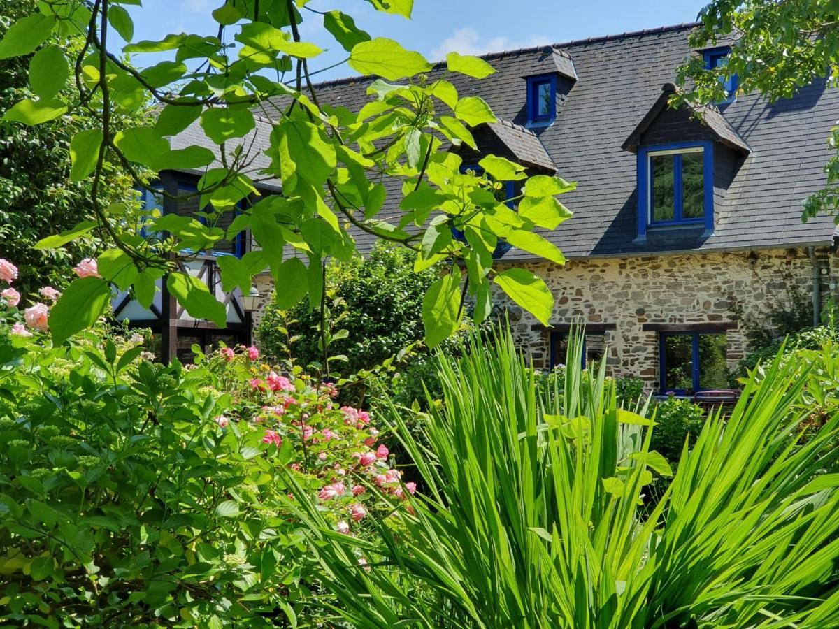 Maison En Pierre Dans Son Nid De Verdure Roz-Landrieux Zewnętrze zdjęcie