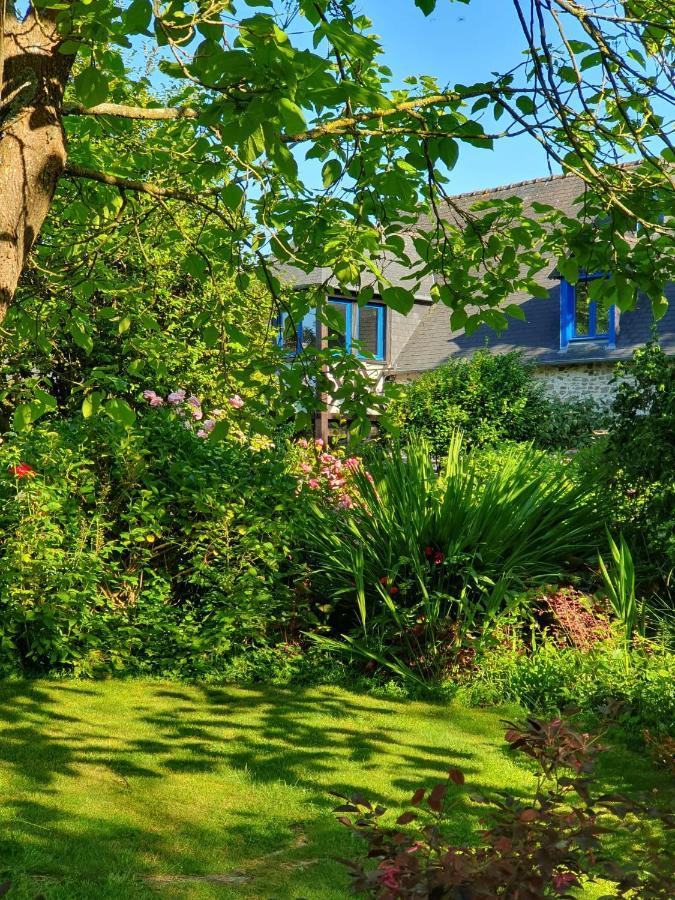 Maison En Pierre Dans Son Nid De Verdure Roz-Landrieux Zewnętrze zdjęcie
